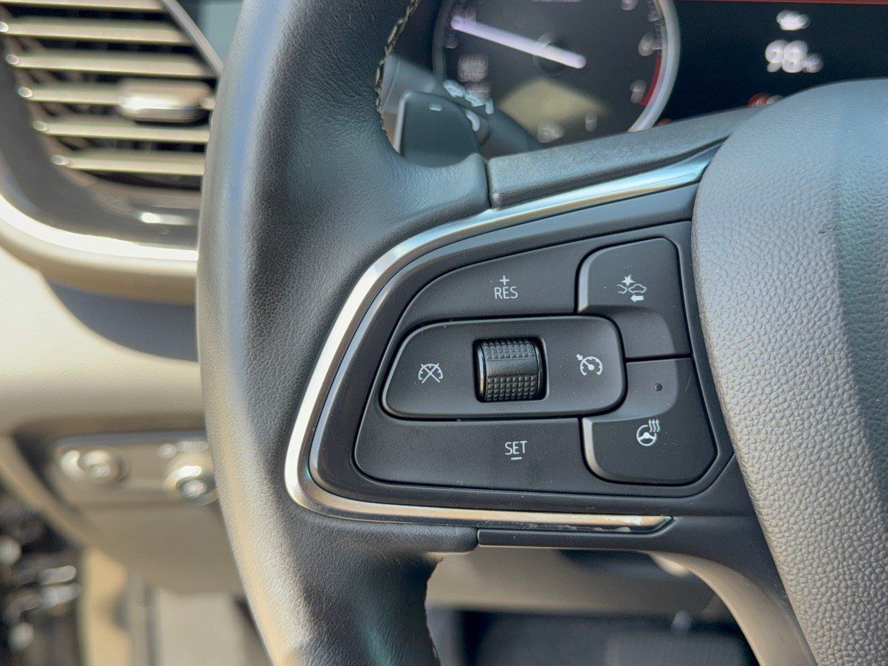 Used 2023 Buick Envision Avenir AWD/4WD image 18