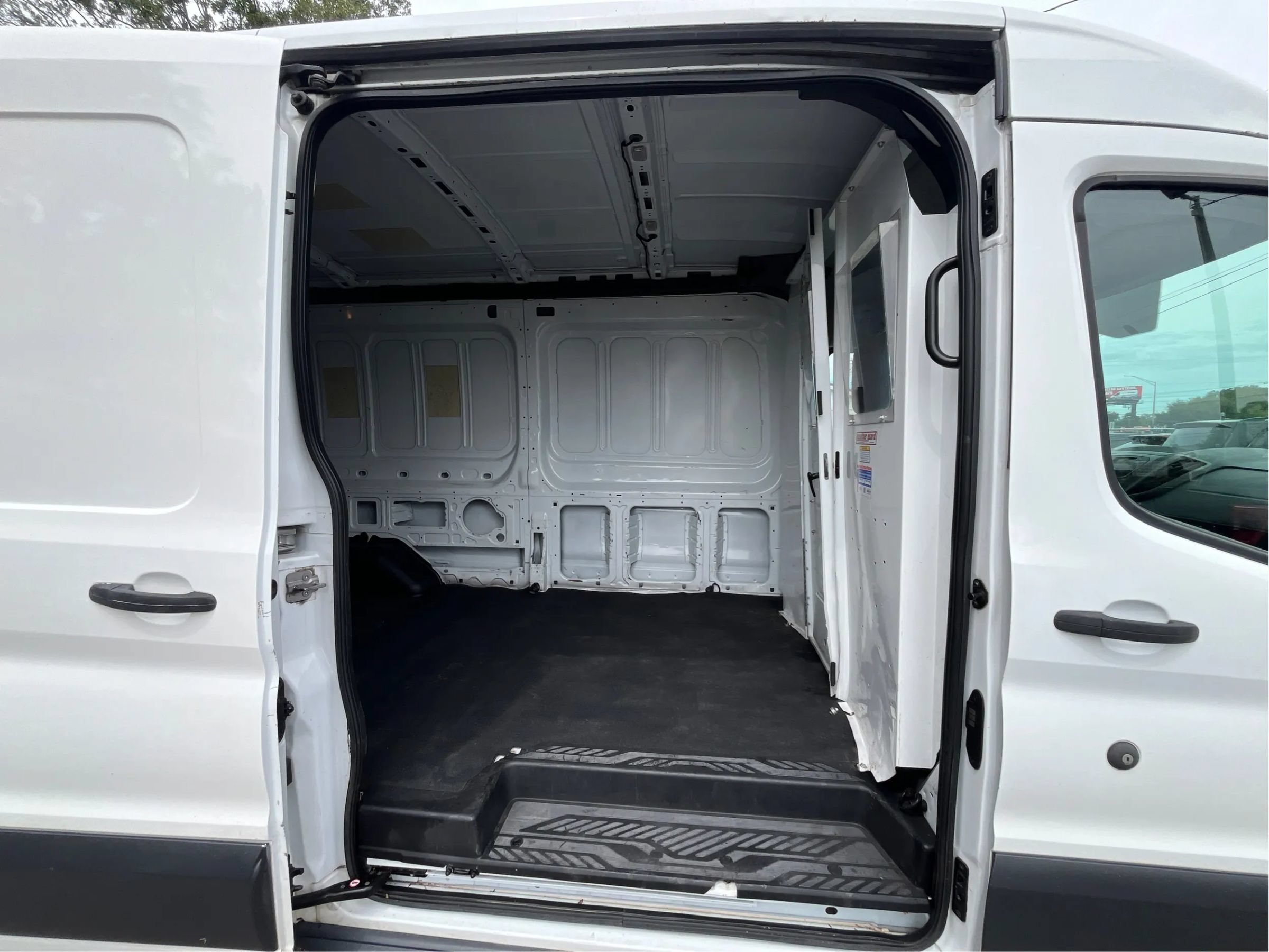 Used 2015 Ford Transit 250 148 Medium Roof RWD image 23