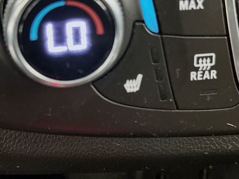 Used 2020 Chevrolet Traverse LT image 20