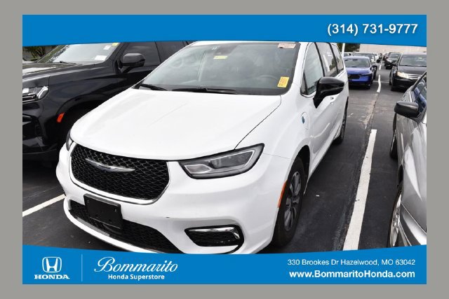 Used 2024 Chrysler Pacifica Limited FWD image 1