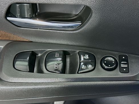Used 2021 Nissan Kicks SR FWD image 24