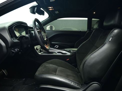 Used 2019 Dodge Challenger R/T w/ Plus Package image 15