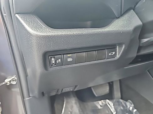 Used 2021 Toyota RAV4 XLE Premium image 17