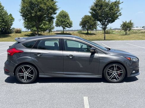 Used 2018 Ford Focus ST FWD image 8