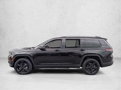 Used 2022 Jeep Grand Cherokee L Limited AWD/4WD image 9