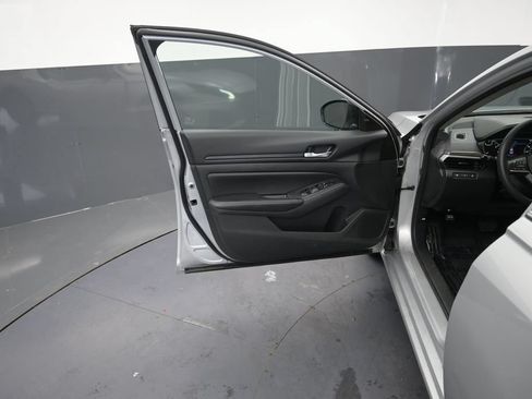 Used 2024 Nissan Altima 2.5 SV FWD image 23