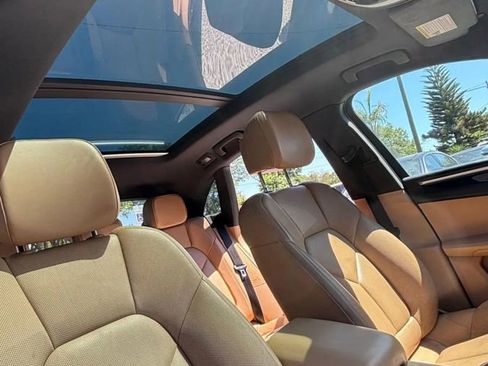 Used 2018 Porsche Macan Sport Edition AWD/4WD image 14
