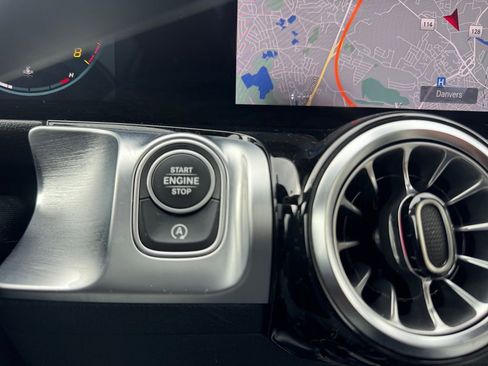 Used 2022 Mercedes-Benz GLB 250 4MATIC image 17