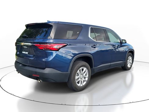 Used 2023 Chevrolet Traverse LS image 7