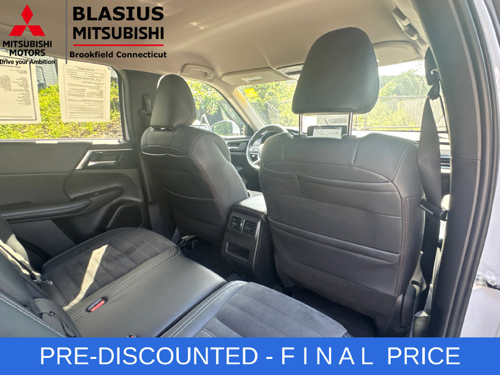 Used 2024 Mitsubishi Outlander 4WD Plug-In Hybrid image 26