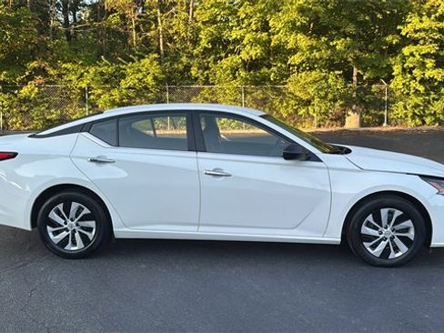 Used 2024 Nissan Altima 2.5 S image 29