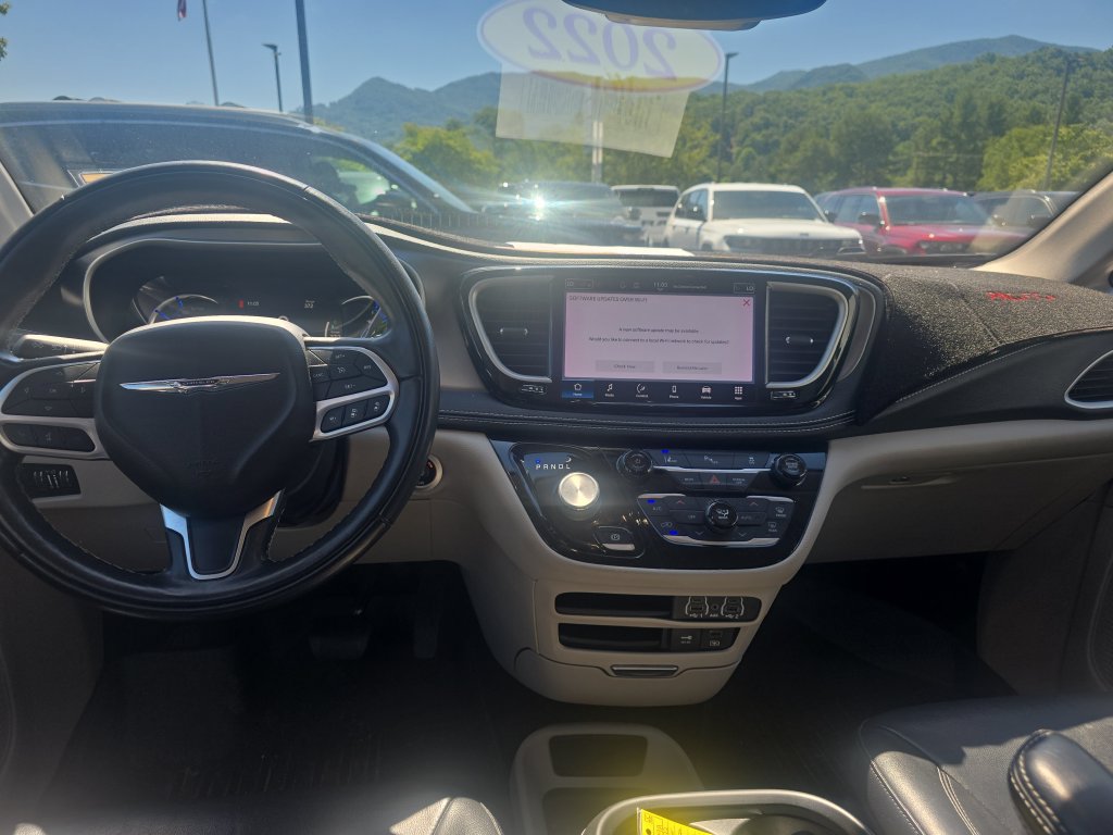 Used 2022 Chrysler Pacifica Touring-L FWD image 15
