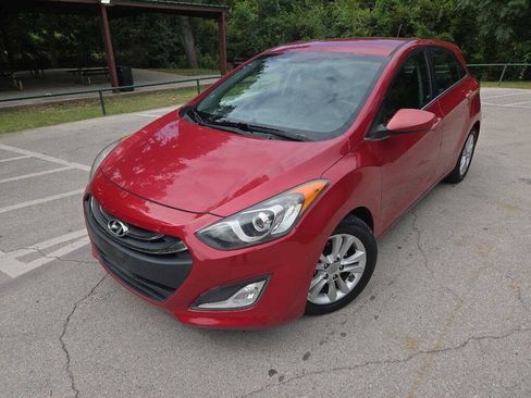 Used 2014 Hyundai Elantra GT FWD image 2