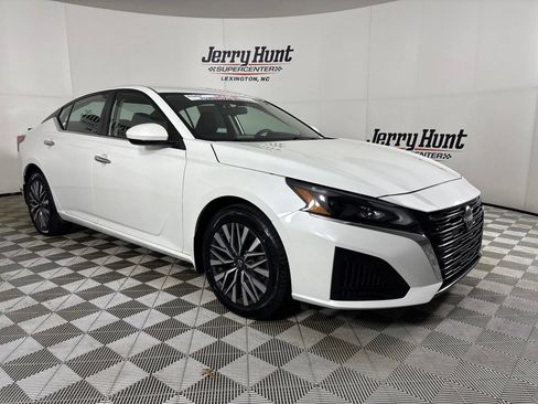 Used 2023 Nissan Altima 2.5 SV AWD/4WD image 4