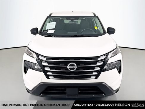 Used 2024 Nissan Rogue S FWD image 2