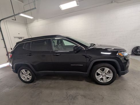 Used 2022 Jeep Compass Latitude AWD/4WD image 3