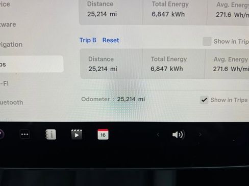 Used 2023 Tesla Model Y Long Range image 22