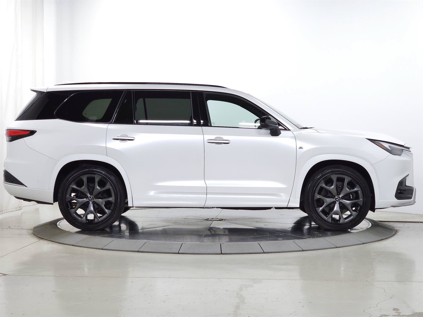 Used 2025 Lexus TX 500h AWD w/ Technology Package image 13