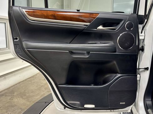 Used 2018 Lexus LX 570 4WD w/ Luxury Package image 16