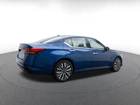 Used 2025 Nissan Altima 2.5 SV FWD image 7