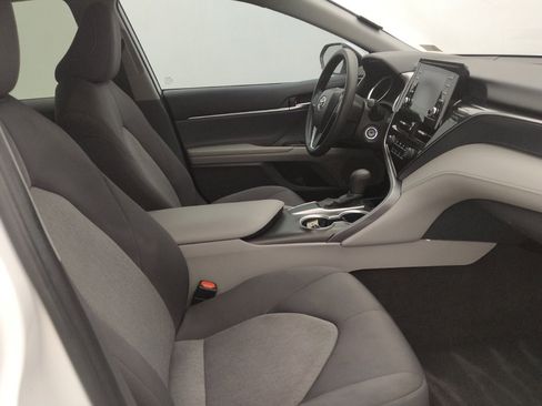 Used 2021 Toyota Camry LE image 21