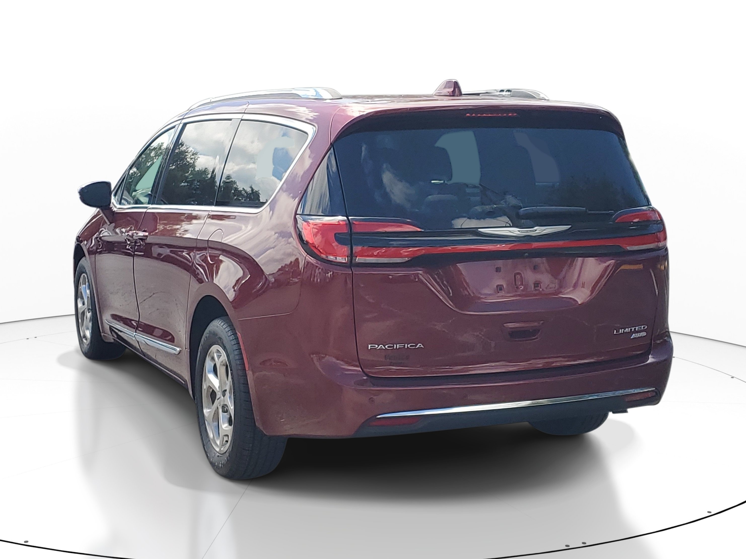Used 2021 Chrysler Pacifica Limited w/ Premium & Safety Sphere Group AWD/4WD image 4