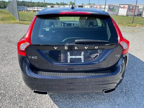 Used 2017 Volvo V60 T5 Premier w/ Convenience Package FWD image 8