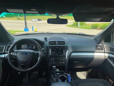 Used 2016 Ford Explorer XLT w/ Equipment Group 201A AWD/4WD image 5