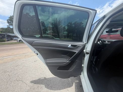 Used 2018 Volkswagen Golf SE FWD image 15