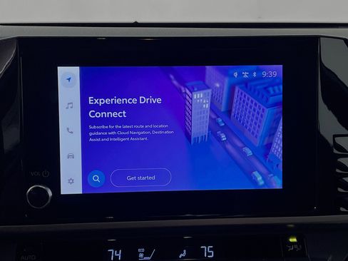 Used 2025 Toyota Camry SE image 27