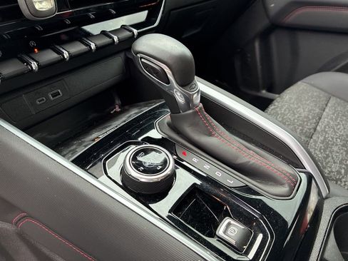 Used 2024 Chevrolet Colorado Z71 w/ Z71 Convenience Package 2 image 14