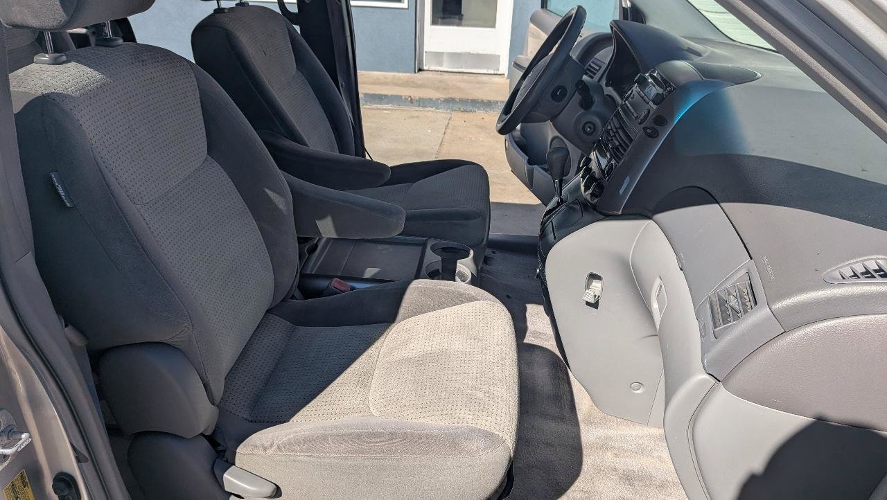 Used 2008 Toyota Sienna LE FWD image 16