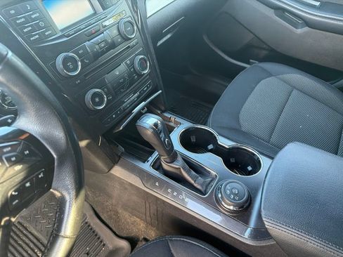 Used 2017 Ford Explorer XLT AWD/4WD image 13