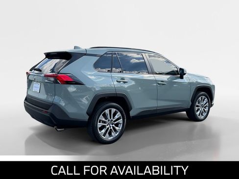 Used 2022 Toyota RAV4 XLE Premium FWD image 5