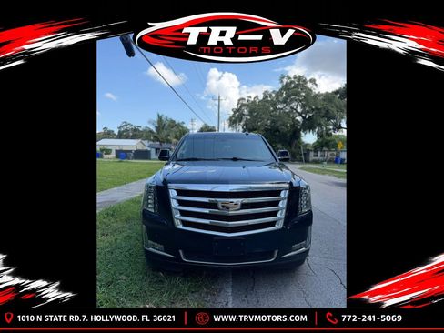 Used 2017 Cadillac Escalade ESV Luxury AWD/4WD image 2