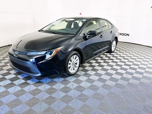 Used 2023 Toyota Corolla LE image 7