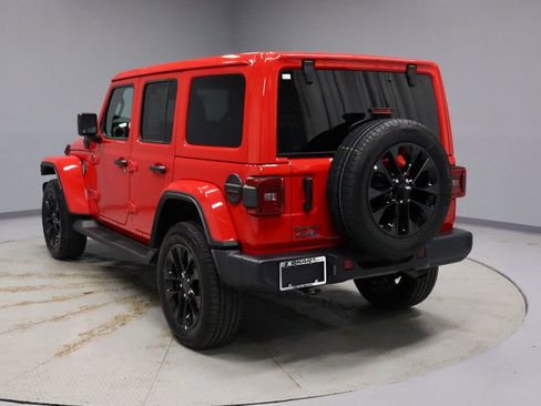 Used 2025 Jeep Wrangler Sahara 4xe image 9