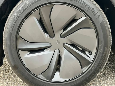 Used 2026 Tesla Model Y AWD image 7