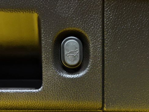 Used 2015 Chevrolet Tahoe LT image 28