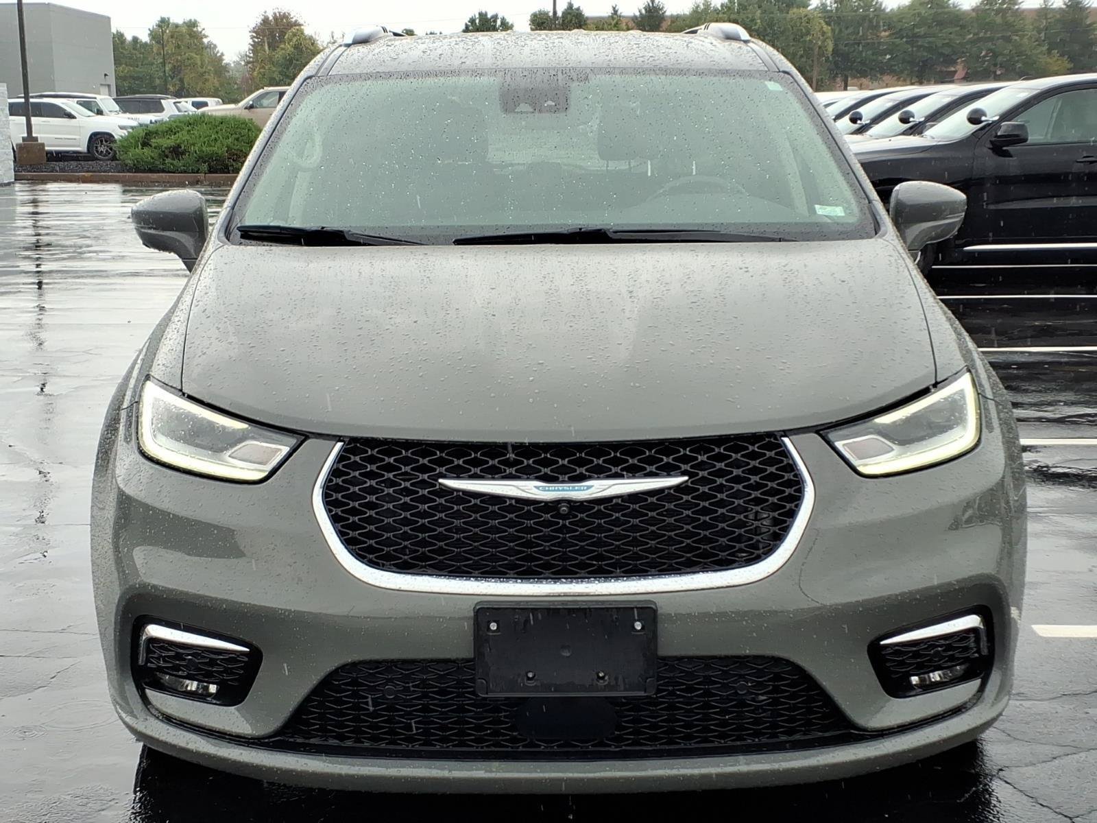 Used 2021 Chrysler Pacifica Touring-L FWD image 29