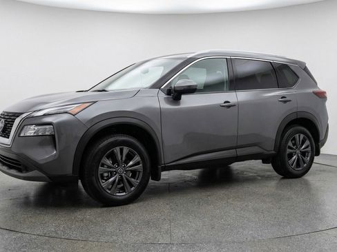Used 2025 Nissan Rogue SV AWD/4WD image 3
