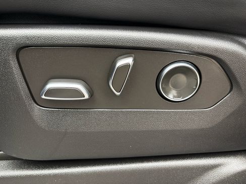Certified 2023 Cadillac Escalade ESV Sport AWD/4WD image 19
