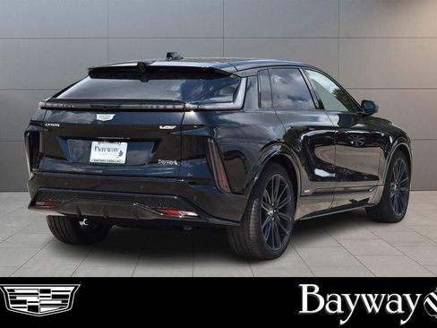 New 2026 Cadillac Lyriq V image 40