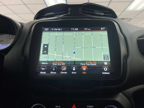 Used 2023 Jeep Renegade Latitude AWD/4WD image 30