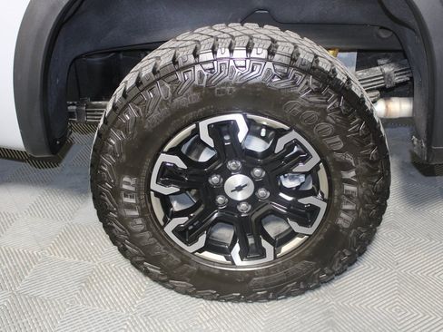 Used 2025 Chevrolet Silverado 1500 ZR2 w/ Technology Package image 23