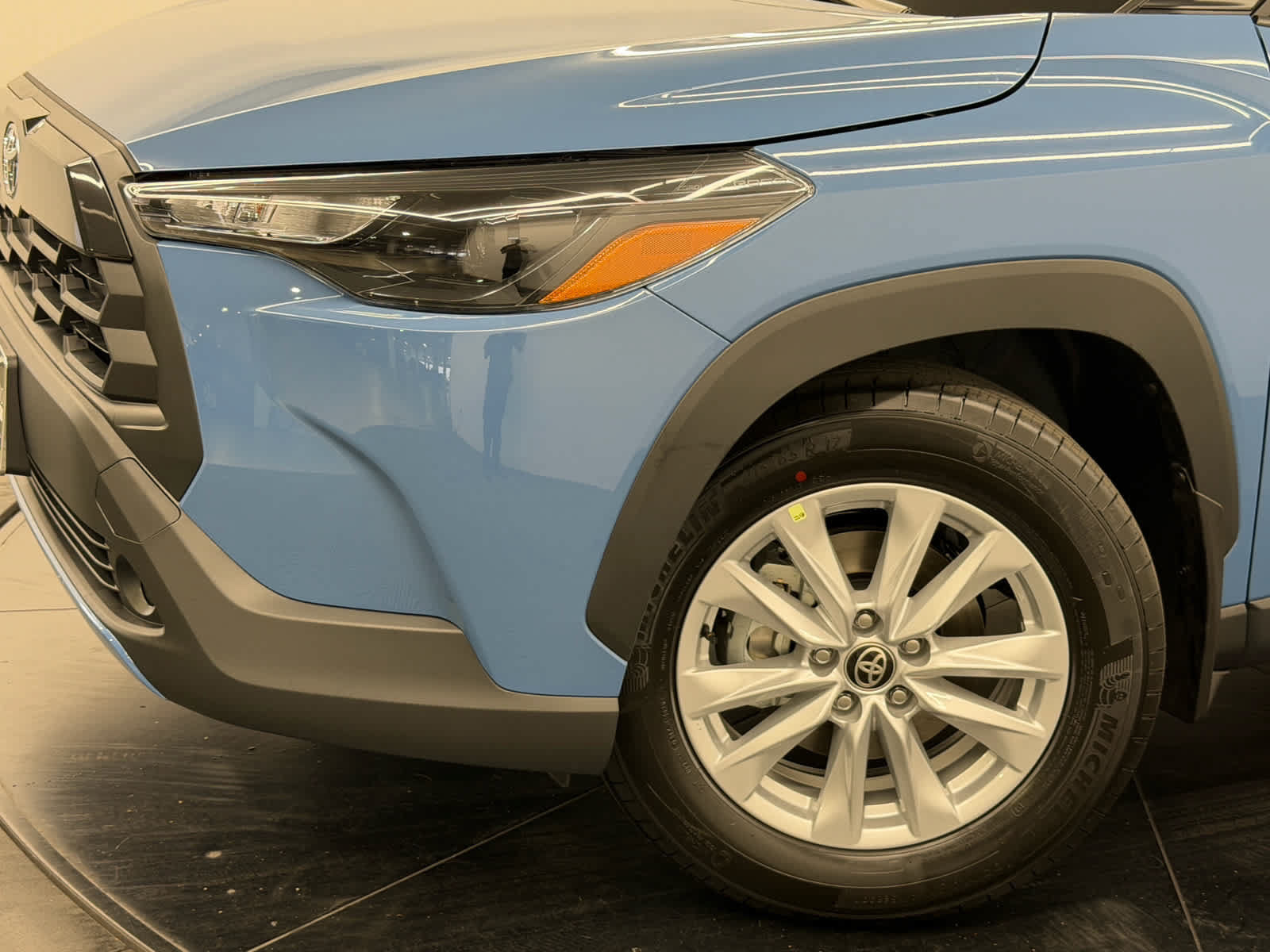 New 2026 Toyota Corolla Cross LE w/ Moonroof Package FWD image 4