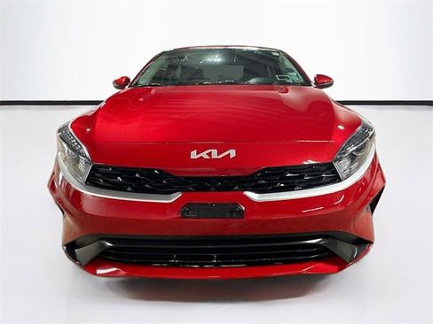 Used 2023 Kia Forte LXS w/ LXS Technology Package image 2
