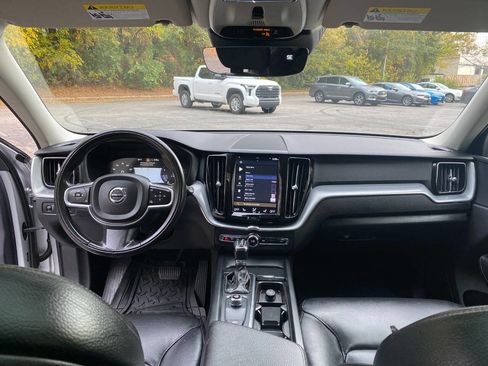 Used 2018 Volvo XC60 T5 Momentum w/ Vision Package image 42