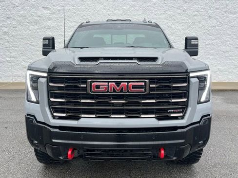Used 2025 GMC Sierra 2500 AT4X image 2