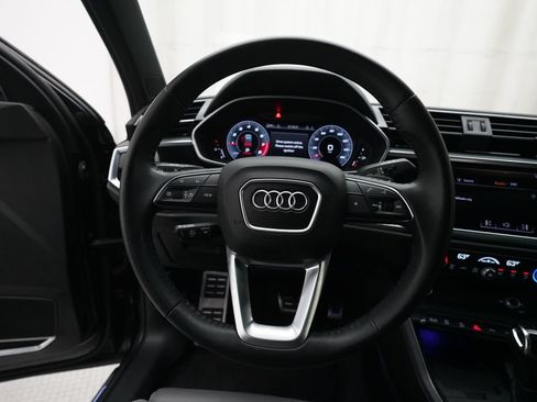 Used 2019 Audi Q3 2.0T Prestige w/ Prestige Package AWD/4WD image 3